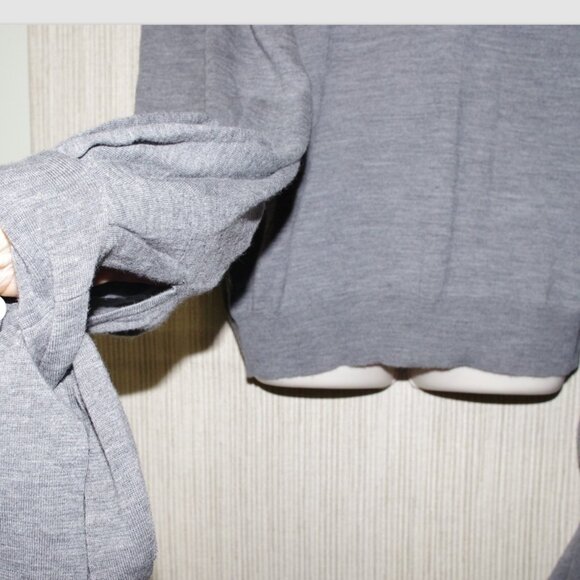 Givenchy Paris Gray 100% Wool V- Neck Women Sweater Size:M  Made in Italy - Picture 4 of 5